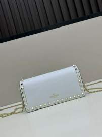 Picture of Valentino Handbags _SKUfw211203744fw